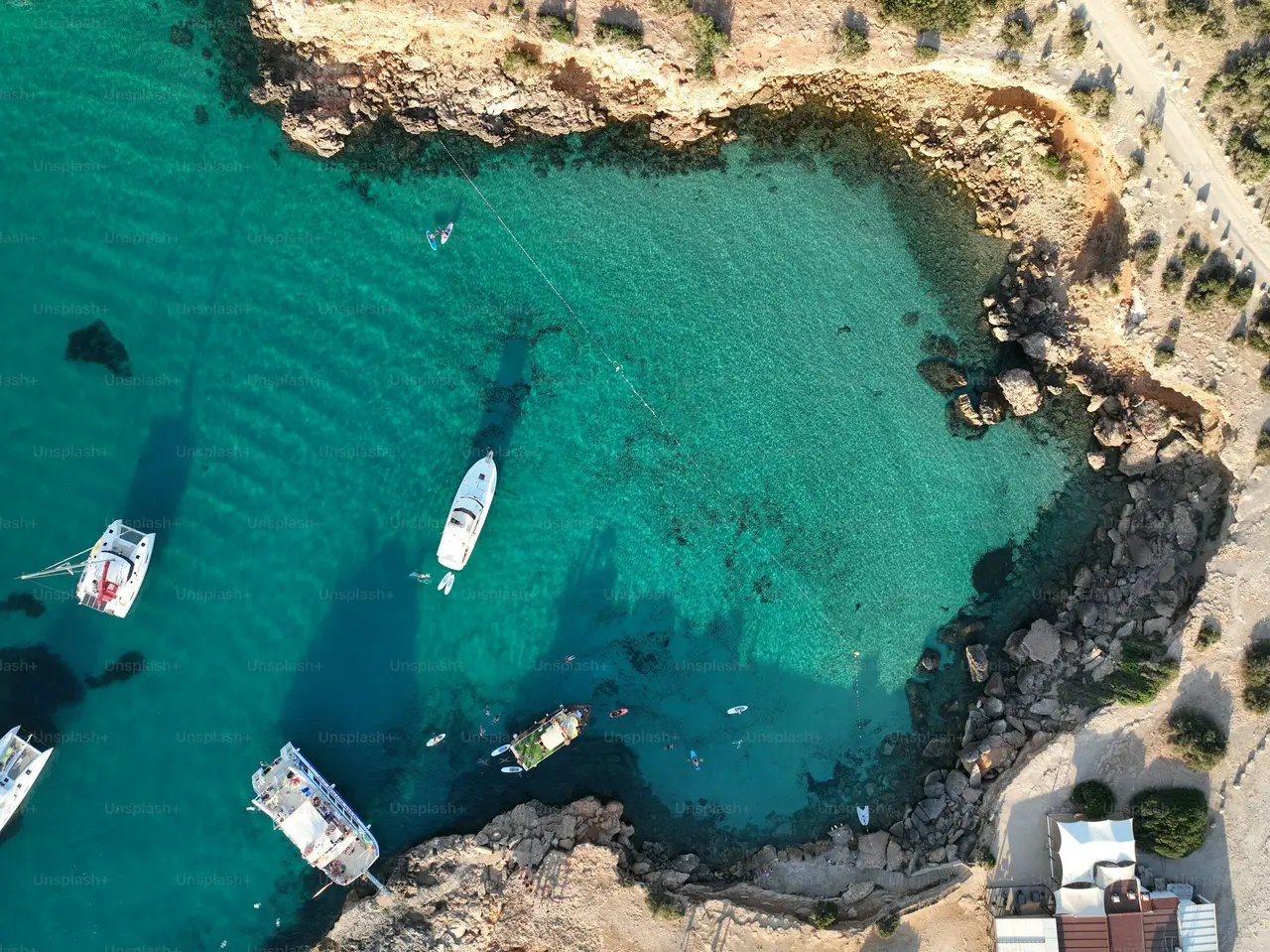 Alquiler de yate de lujo en aguas de Ibiza