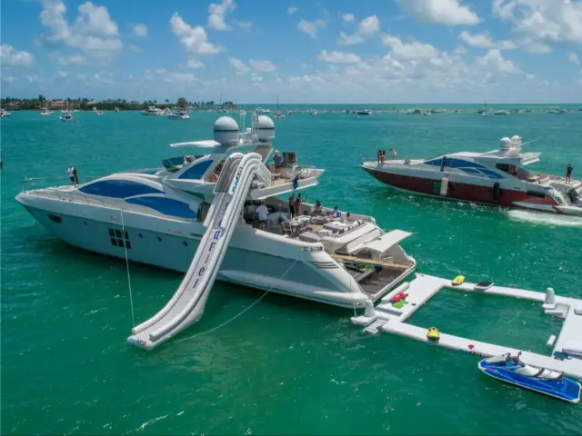 SCARLET | Azimut 103S — 9 / 43