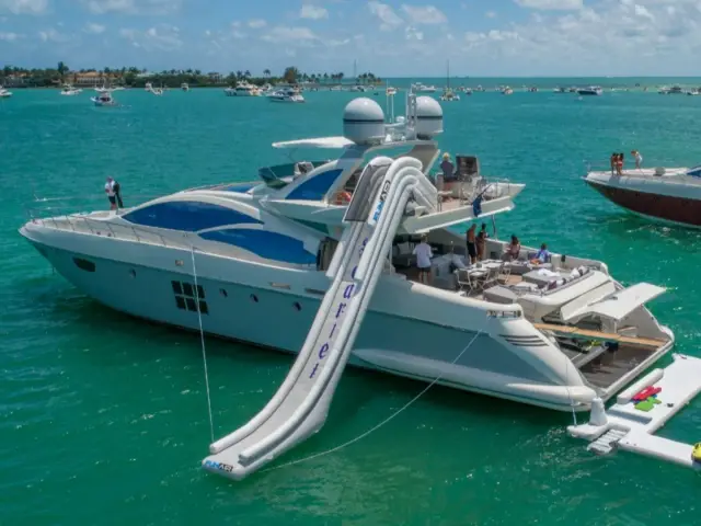 SCARLET | Azimut 103S — 43 / 43
