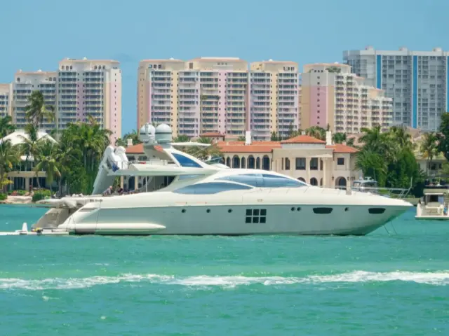 SCARLET | Azimut 103S — 38 / 43
