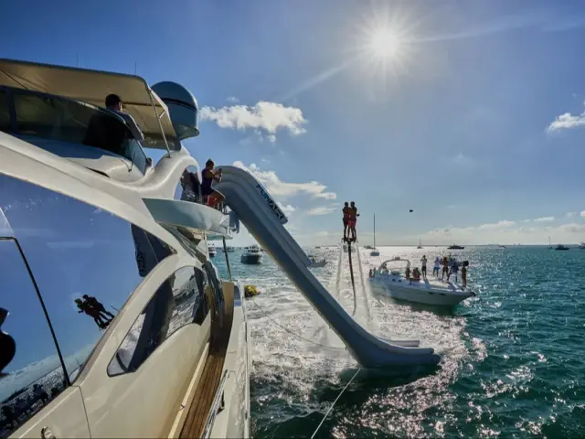 SCARLET | Azimut 103S — 27 / 43