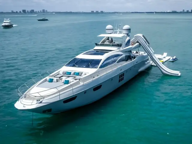 SCARLET | Azimut 103S — 31 / 43