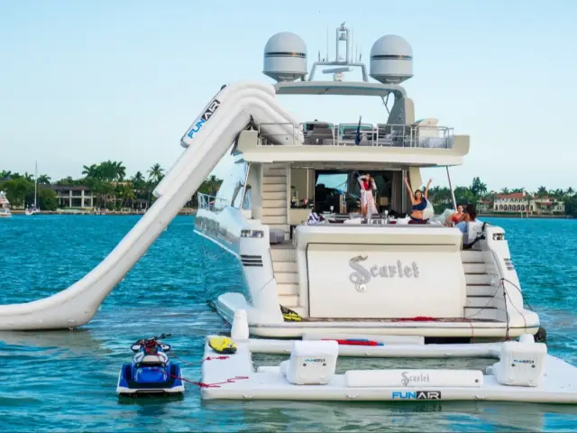 SCARLET | Azimut 103S — 36 / 43