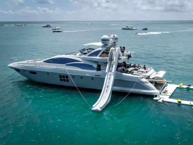 SCARLET | Azimut 103S — 28 / 43