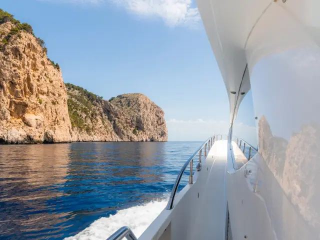 RAOUL W | Sunseeker 75 — 33 / 37