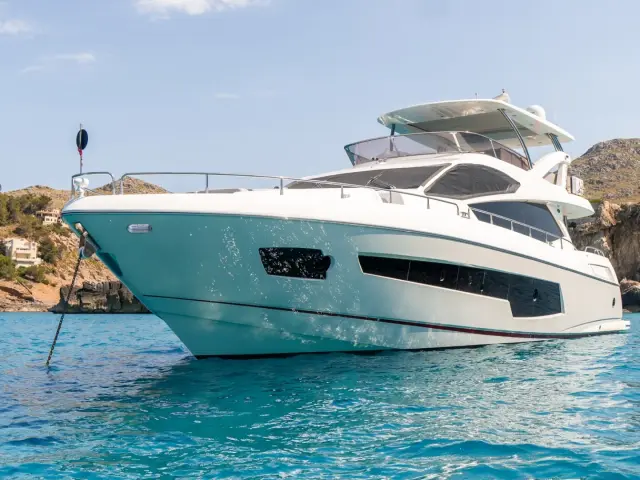 RAOUL W | Sunseeker 75 — 25 / 37