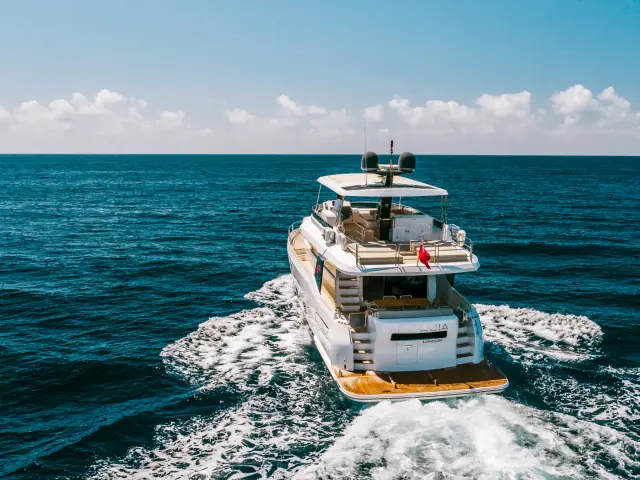 SALACIA | Sirena 64 — 10 / 39