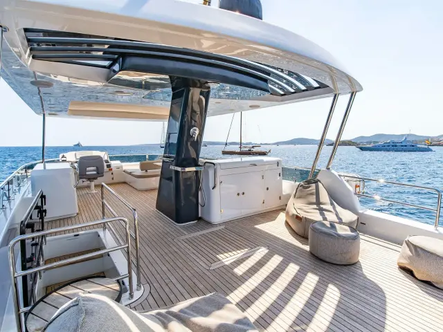 SALACIA | Sirena 64 — 32 / 39