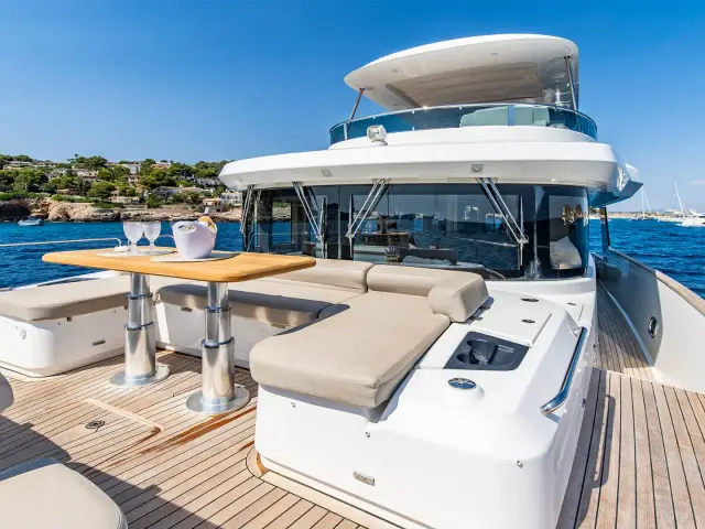 SALACIA | Sirena 64 — 34 / 39