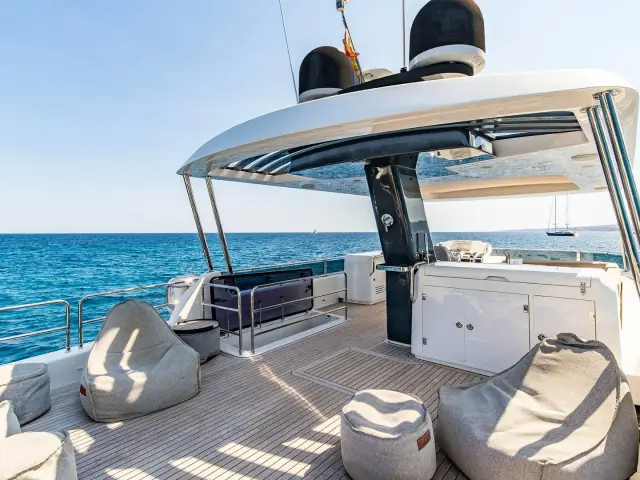SALACIA | Sirena 64 — 33 / 39