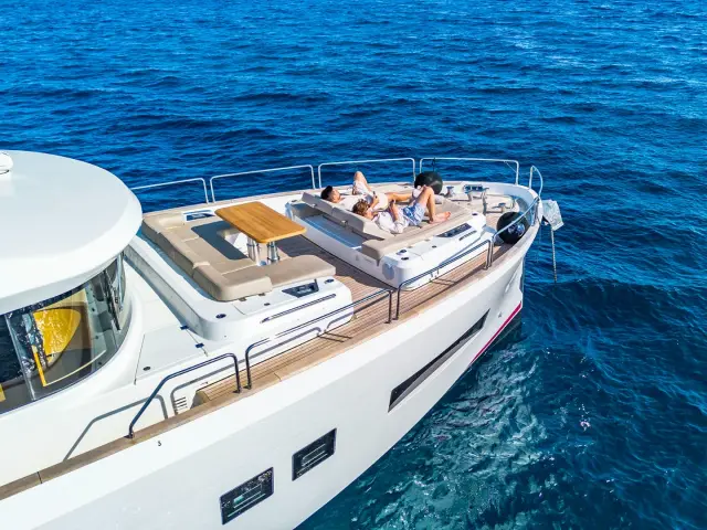SALACIA | Sirena 64 — 13 / 39
