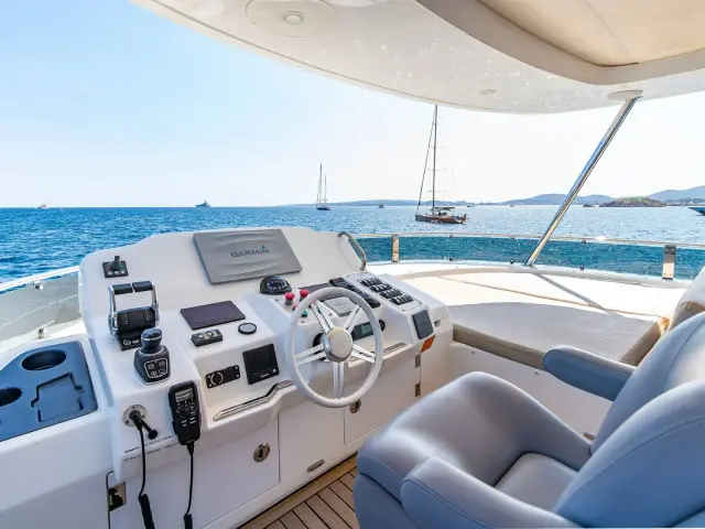 SALACIA | Sirena 64 — 31 / 39