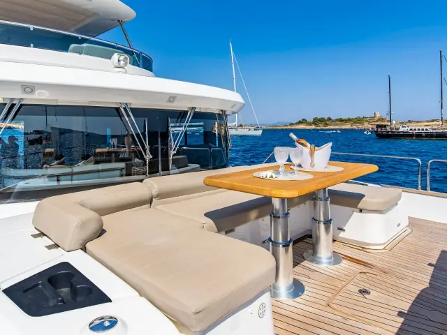 SALACIA | Sirena 64 — 35 / 39