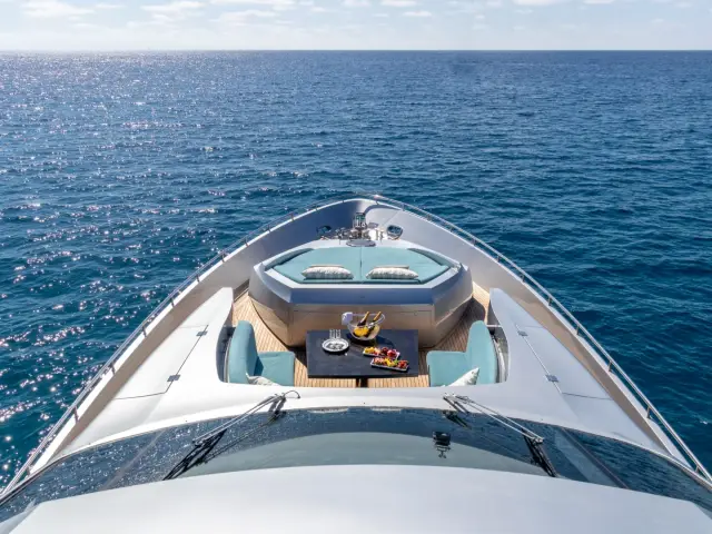 INSPIRATION | Pershing 90 — 7 / 16