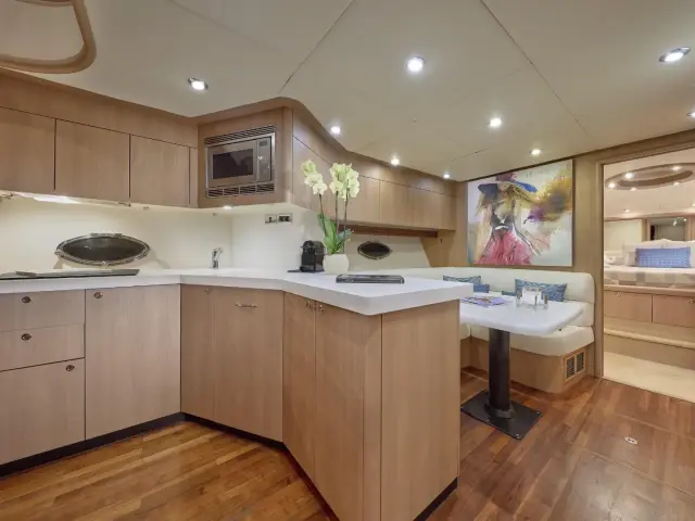 N9 | Sunseeker Predator 72 — 16 / 22