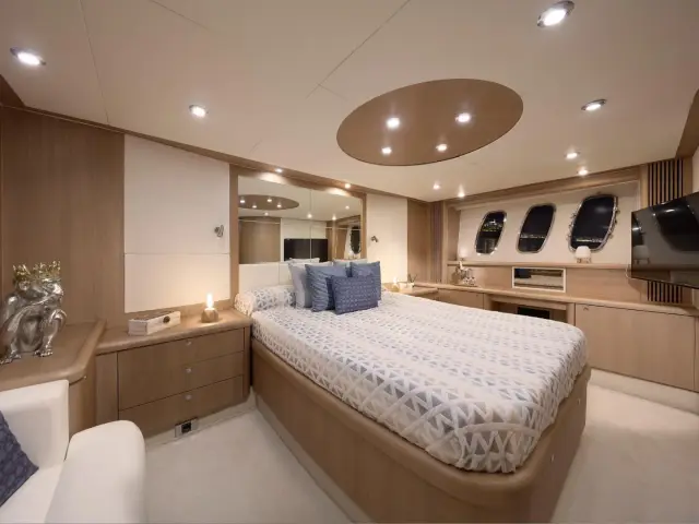 N9 | Sunseeker Predator 72 — 17 / 22
