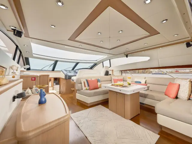 N9 | Sunseeker Predator 72 — 14 / 22