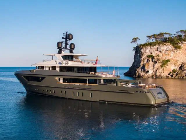 MOKA | Sanlorenzo 42M — 2 / 28