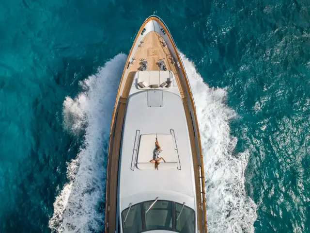 MY Tail Lights | Azimut 116 — 9 / 92