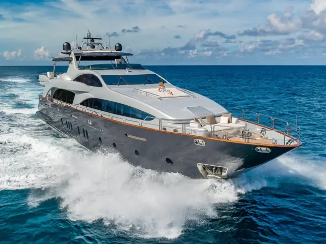 MY Tail Lights | Azimut 116 — 3 / 92