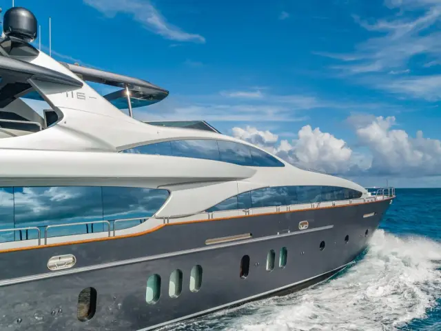 MY Tail Lights | Azimut 116 — 17 / 92