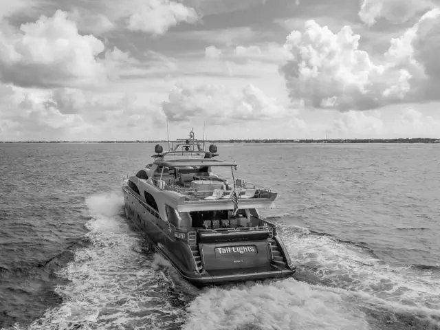 MY Tail Lights | Azimut 116 — 18 / 92