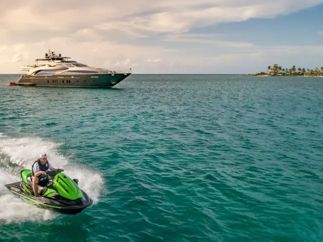 MY Tail Lights | Azimut 116 — 61 / 92