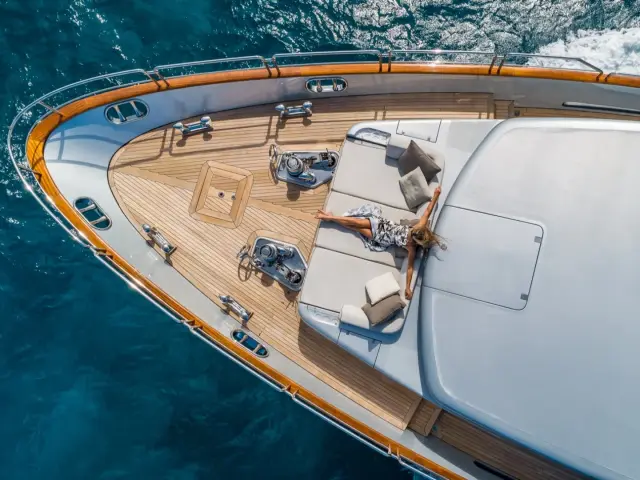 MY Tail Lights | Azimut 116 — 11 / 92