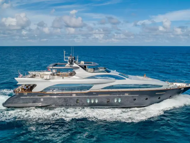 MY Tail Lights | Azimut 116 — 14 / 92