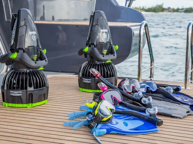 MY Tail Lights | Azimut 116 — 41 / 92