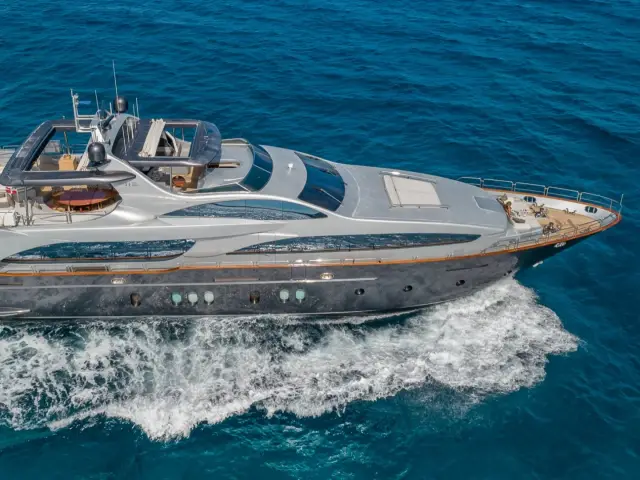 MY Tail Lights | Azimut 116 — 4 / 92