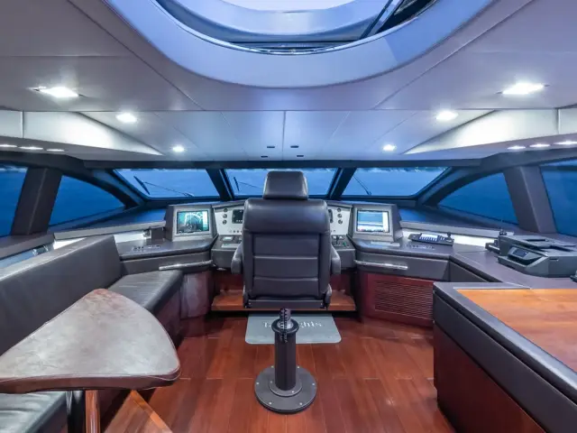 MY Tail Lights | Azimut 116 — 72 / 92