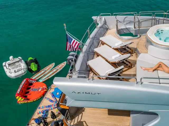MY Tail Lights | Azimut 116 — 31 / 92