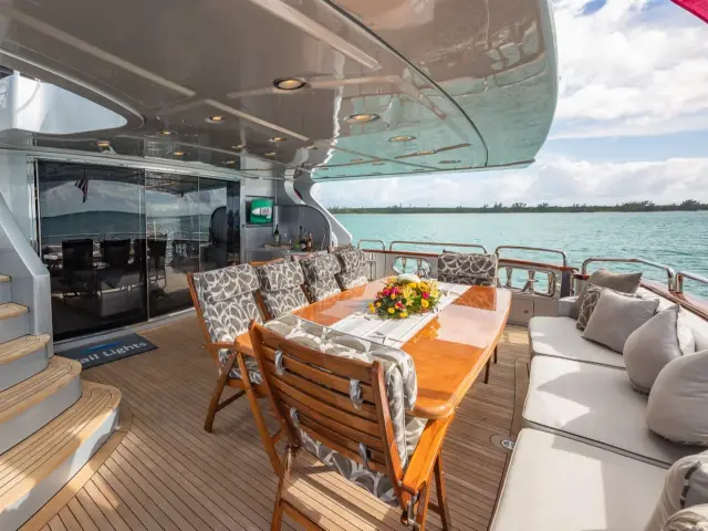 MY Tail Lights | Azimut 116 — 42 / 92