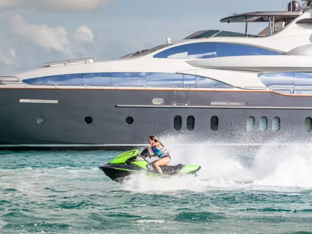 MY Tail Lights | Azimut 116 — 40 / 92