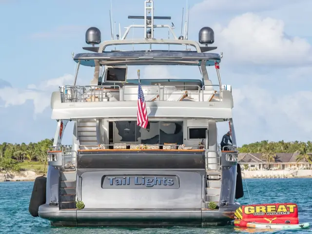 MY Tail Lights | Azimut 116 — 45 / 92