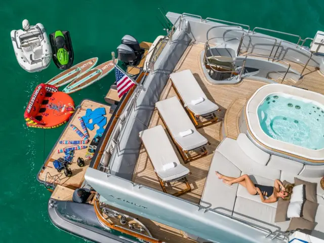 MY Tail Lights | Azimut 116 — 32 / 92