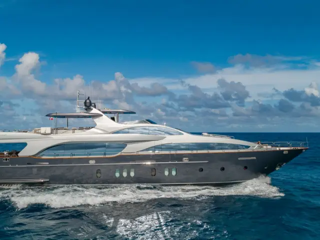 MY Tail Lights | Azimut 116 — 23 / 92