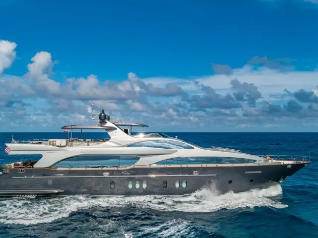 MY Tail Lights | Azimut 116 — 1 / 92