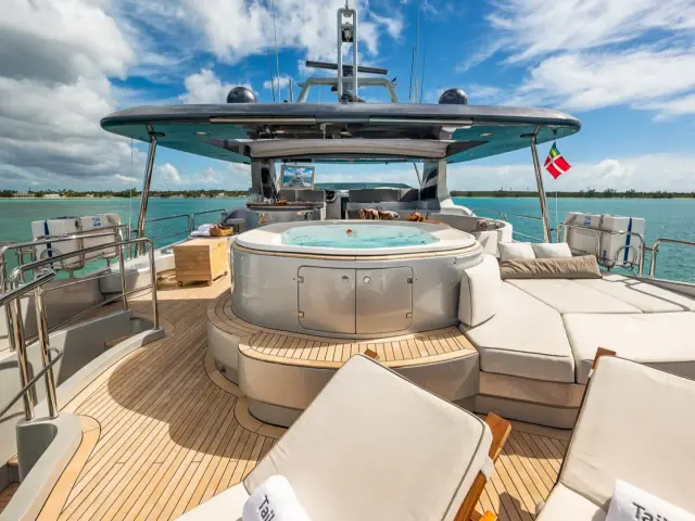 MY Tail Lights | Azimut 116 — 58 / 92