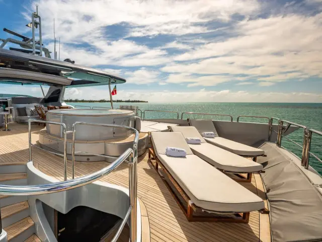 MY Tail Lights | Azimut 116 — 57 / 92
