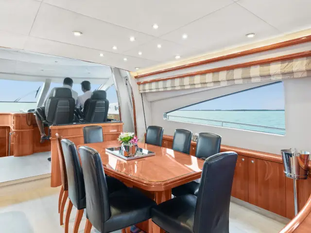 ACQUA ALBERTI | Sunseeker 82 — 13 / 16
