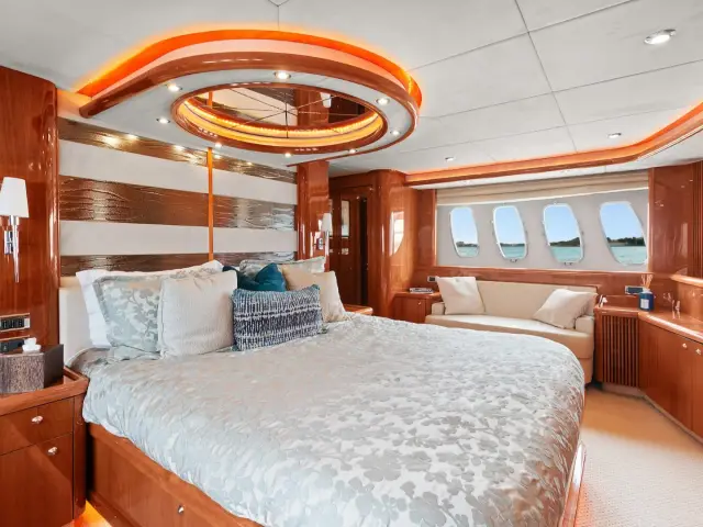 ACQUA ALBERTI | Sunseeker 82 — 15 / 16