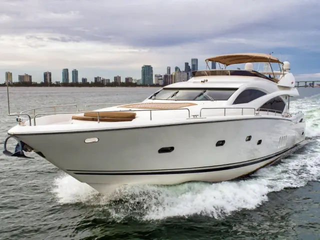 ACQUA ALBERTI | Sunseeker 82 — 1 / 16