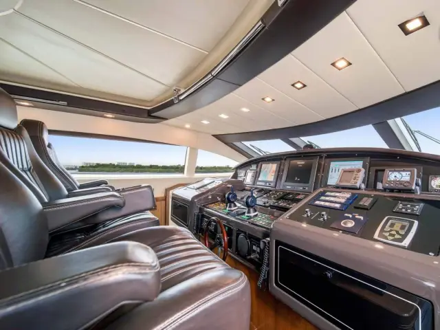 DAYA | Mangusta 105 — 24 / 33