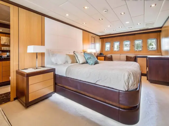 DAYA | Mangusta 105 — 30 / 33