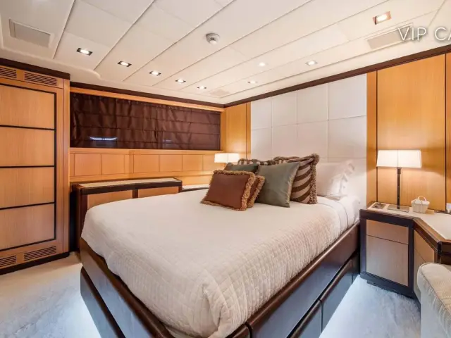DAYA | Mangusta 105 — 25 / 33