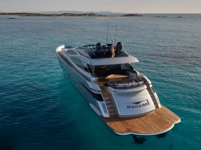 DANZAS | Pershing 90 — 13 / 28