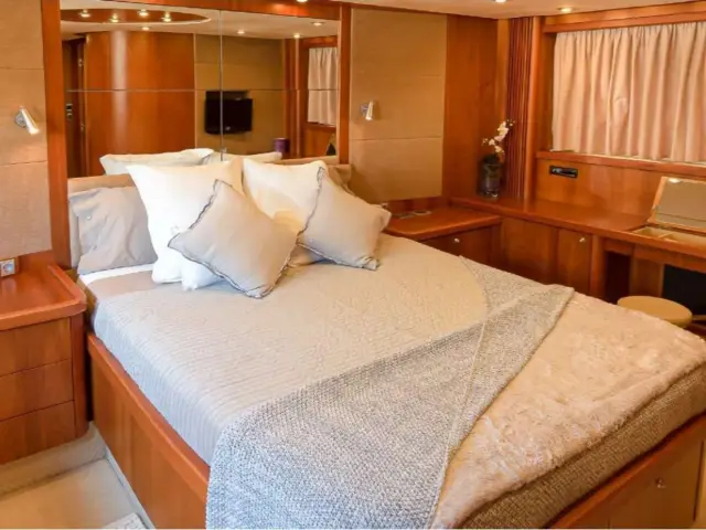 MALBEC | Sunseeker Predator 72 — 25 / 31