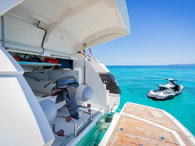MALBEC | Sunseeker Predator 72 — 10 / 31